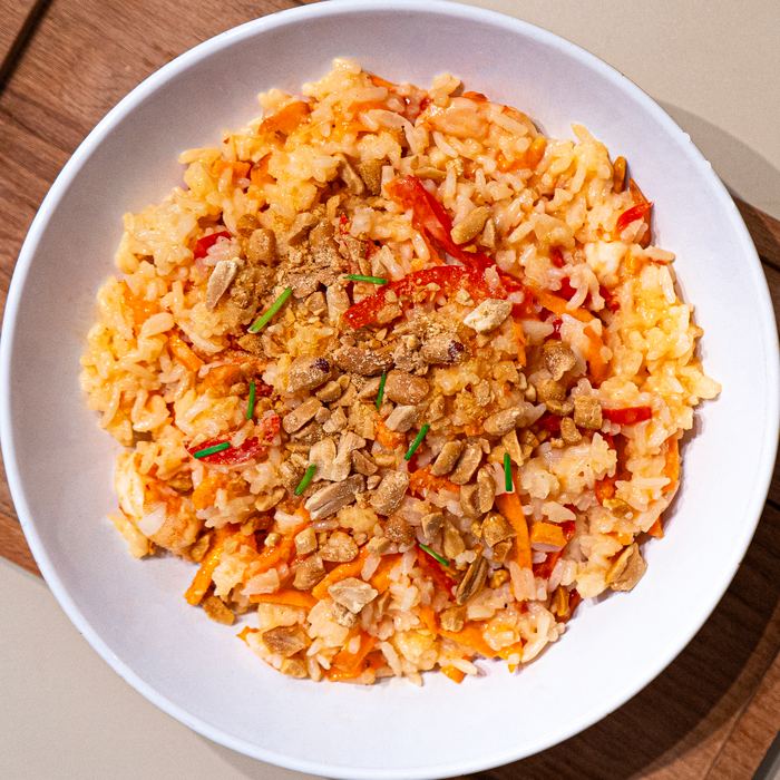 Riz sauté, cacahuètes concassées